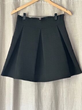 Stunning Textured Black Skirt!